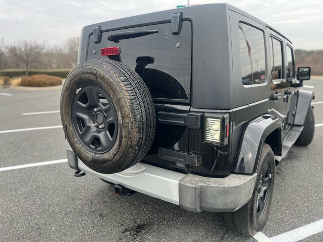 2010 Jeep Wrangler Unlimited 4WD 4dr Sahara