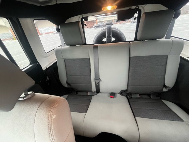 2010 Jeep Wrangler Unlimited 4WD 4dr Sahara